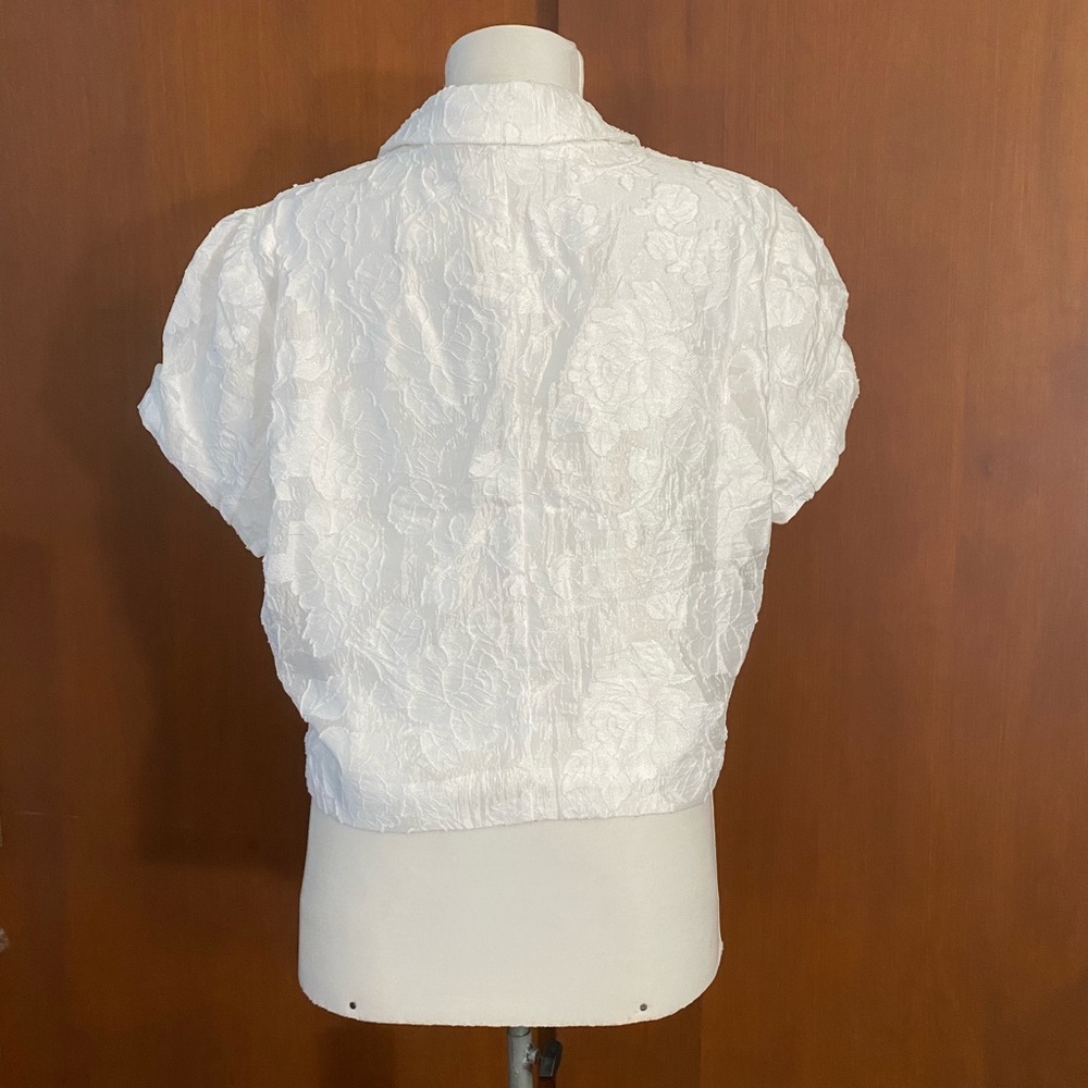 NWT Lulu’s white lace cropped blazer - Picture 2 of 5